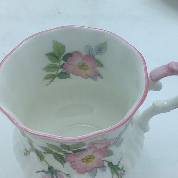 Elizabethan England Hand Decorated Bone China Pink Roses Teacup and S… - Picture 8 of 13